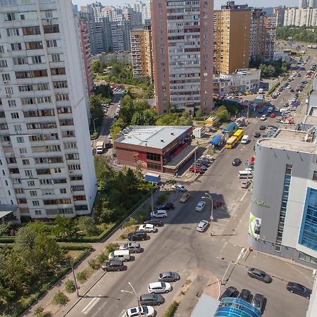Apartment In 2 Min From Poznyaky Metro Station Kiev Esterno foto