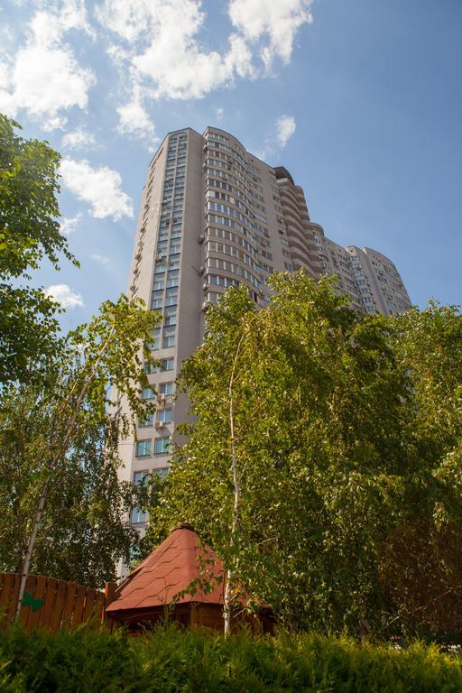 Apartment In 2 Min From Poznyaky Metro Station Kiev Esterno foto