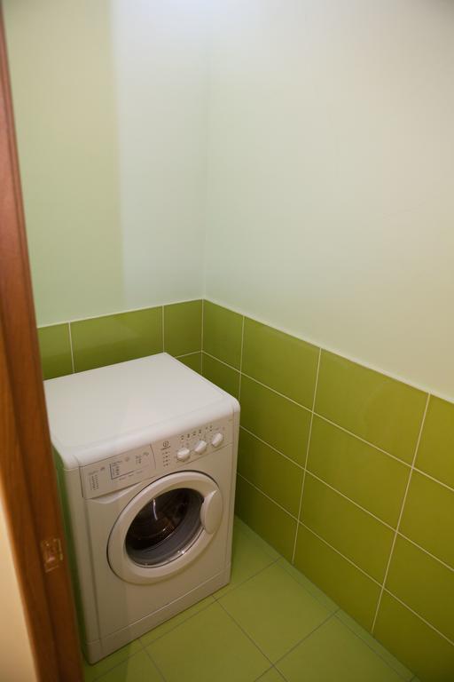 Apartment In 2 Min From Poznyaky Metro Station Kiev Esterno foto