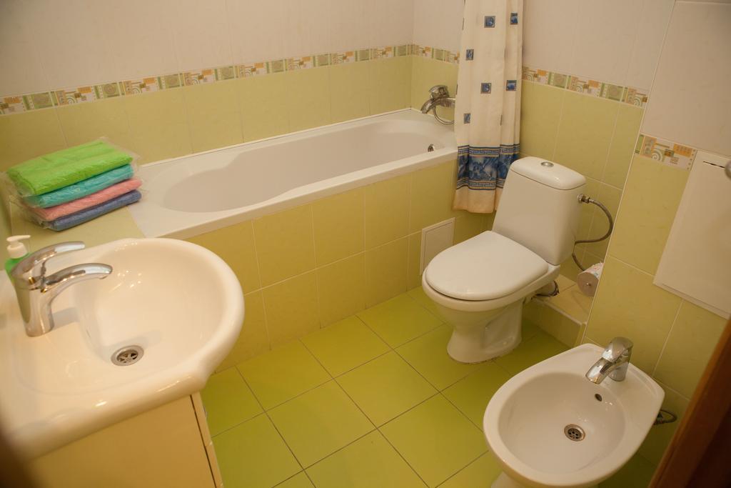Apartment In 2 Min From Poznyaky Metro Station Kiev Esterno foto