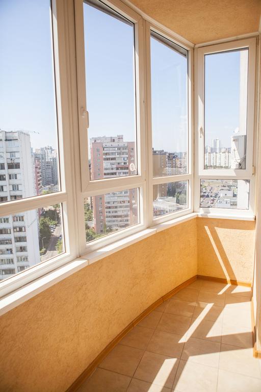 Apartment In 2 Min From Poznyaky Metro Station Kiev Esterno foto