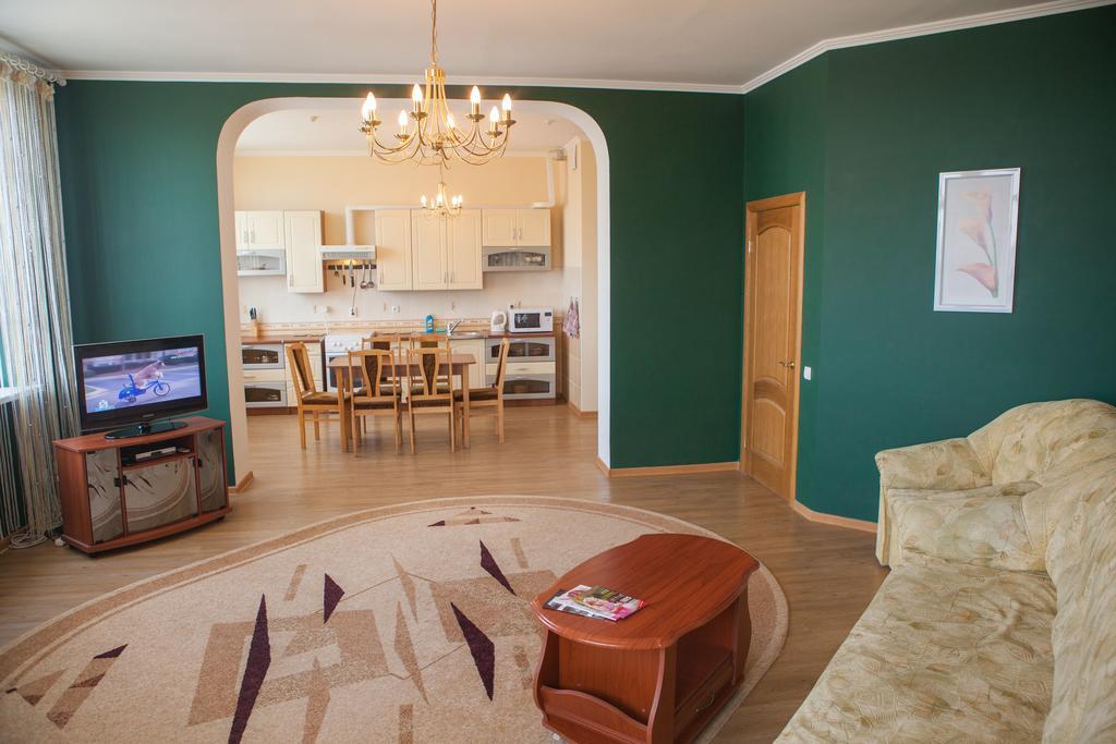 Apartment In 2 Min From Poznyaky Metro Station Kiev Esterno foto