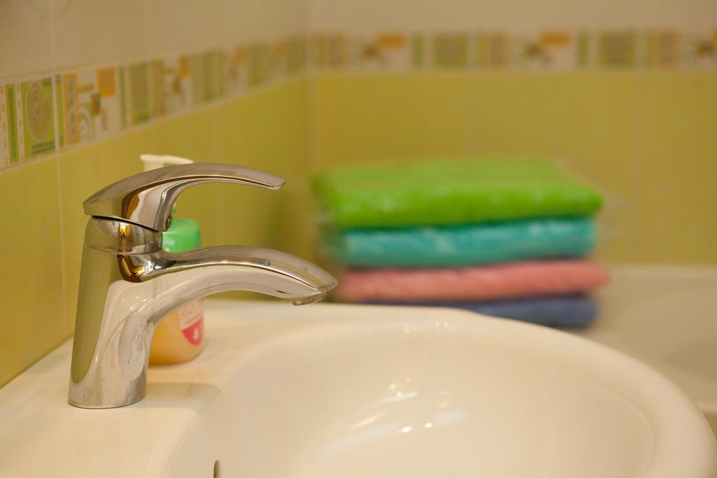 Apartment In 2 Min From Poznyaky Metro Station Kiev Esterno foto