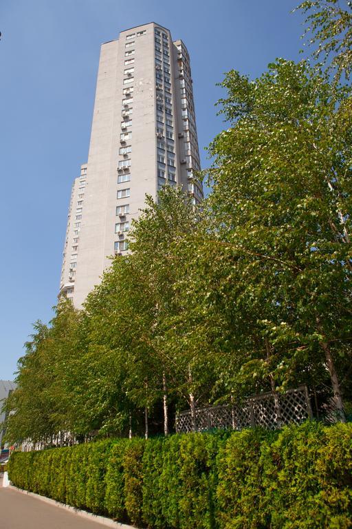 Apartment In 2 Min From Poznyaky Metro Station Kiev Esterno foto
